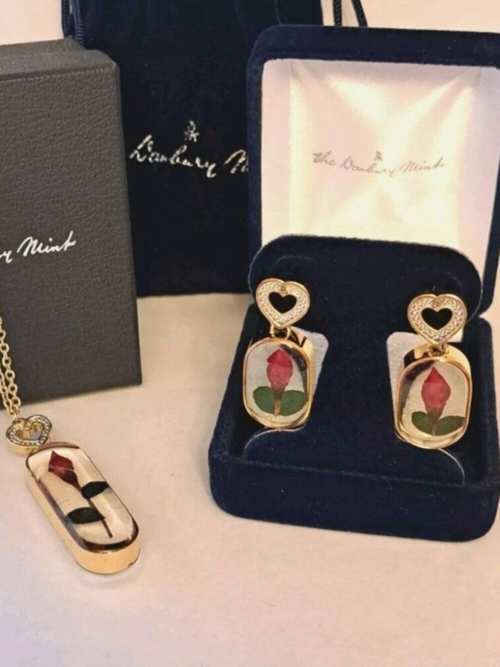 Danbury Mint Gift Set Earrings And Pendant Flowers Rose And Hearts Gold Tone
